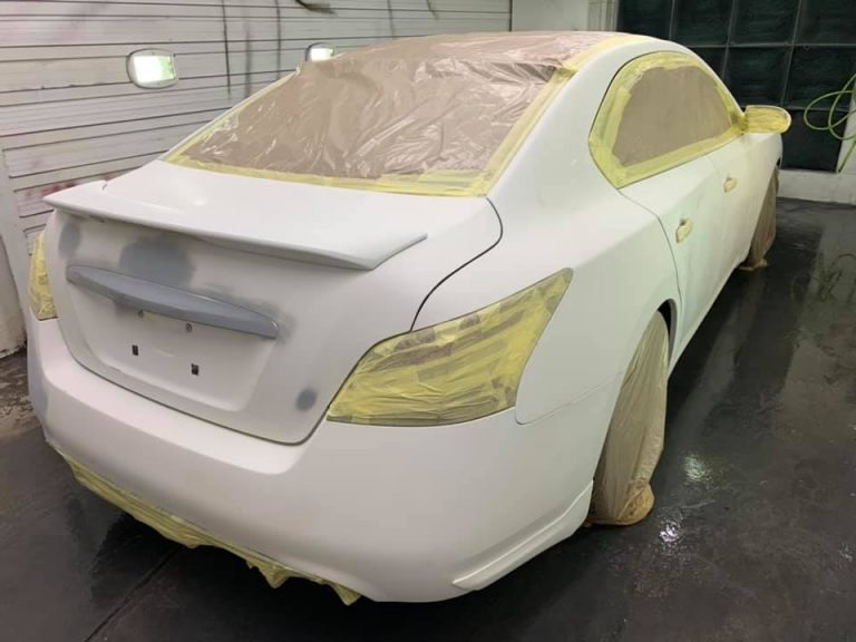 Auto Body Shop in Montreal Nissan Altima before